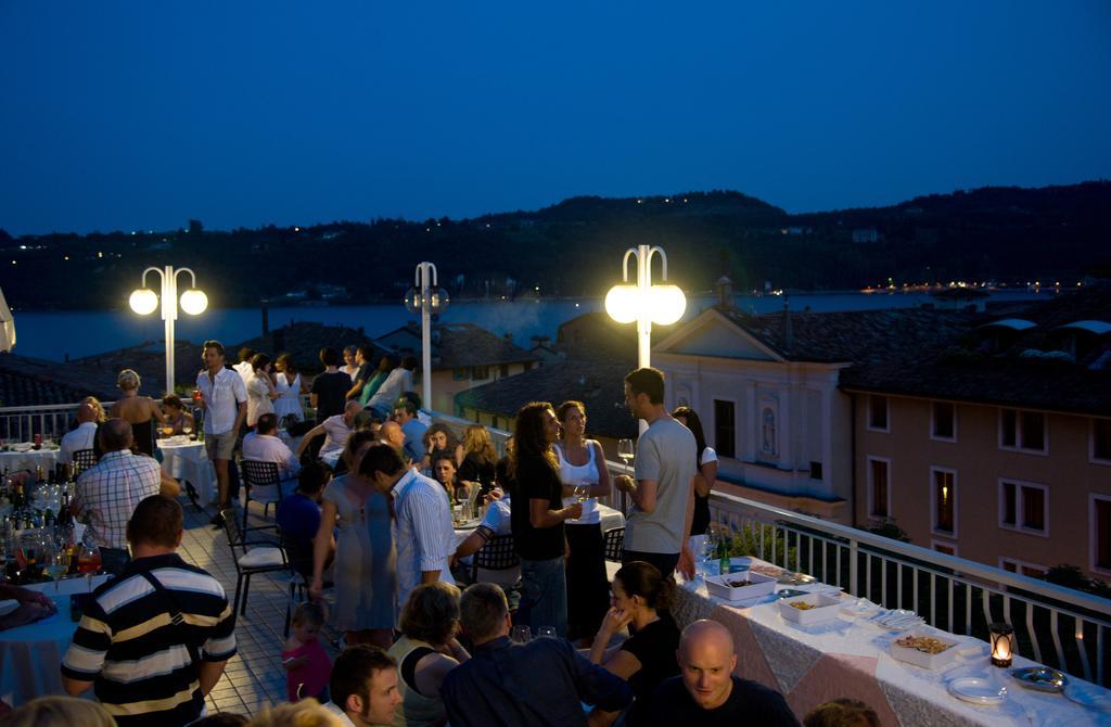 Hotel Ristorante Commercio Salo Exterior photo