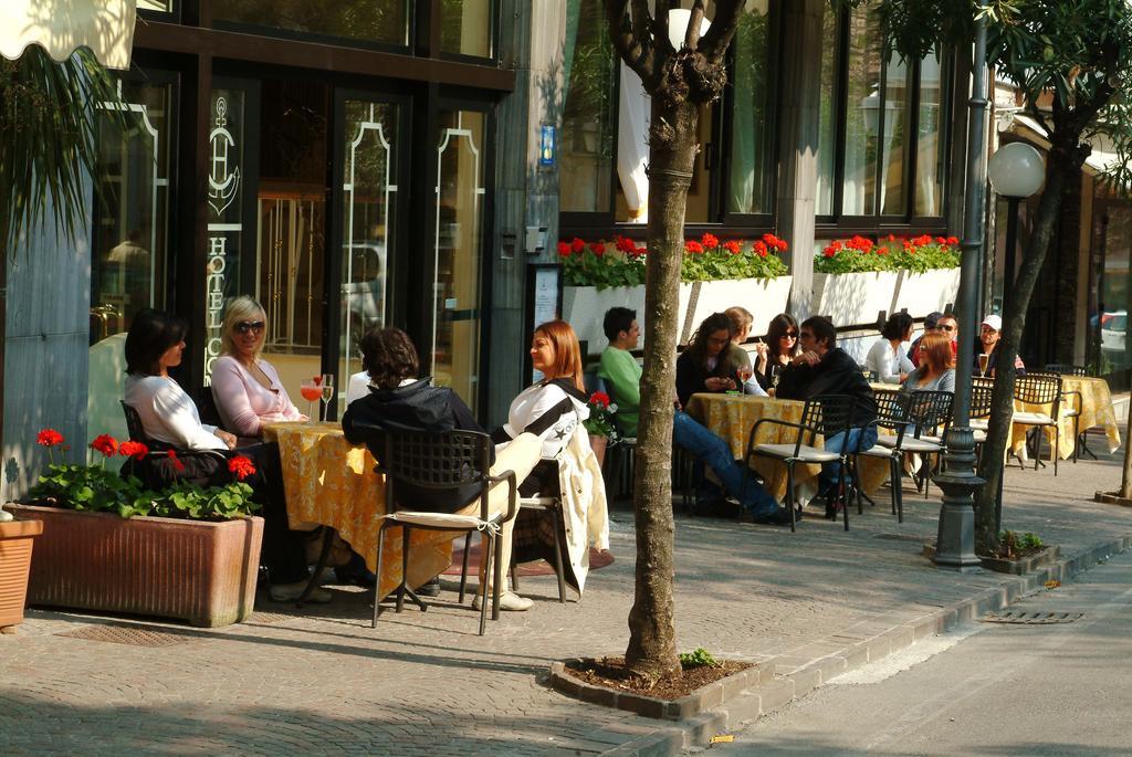 Hotel Ristorante Commercio Salo Exterior photo
