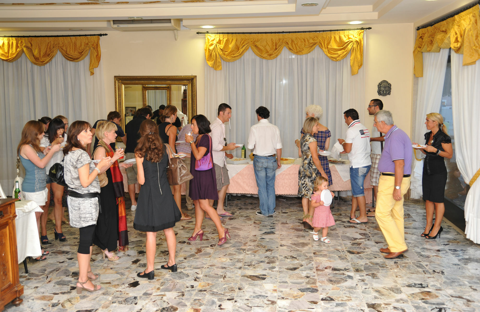 Hotel Ristorante Commercio Salo Exterior photo