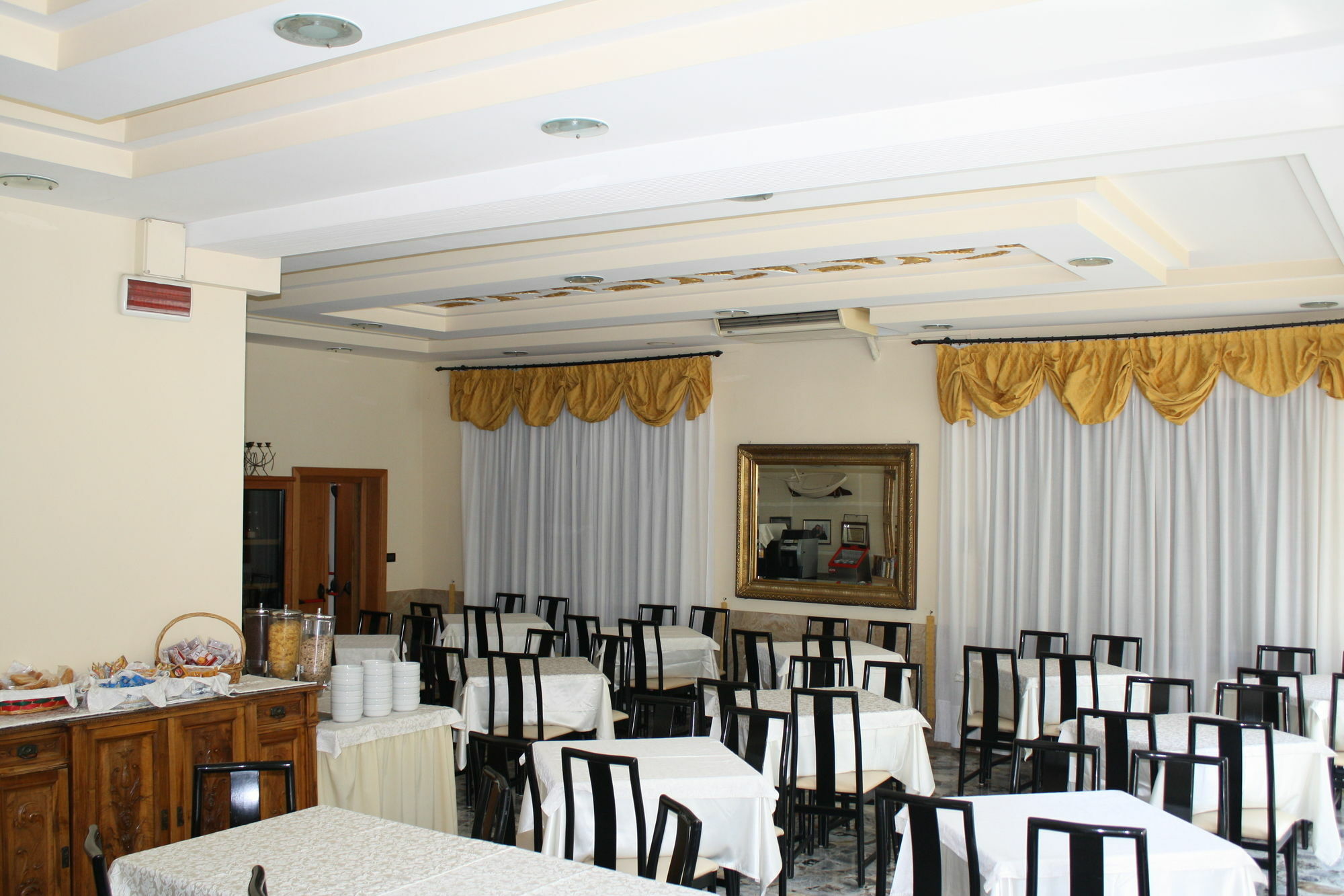 Hotel Ristorante Commercio Salo Exterior photo